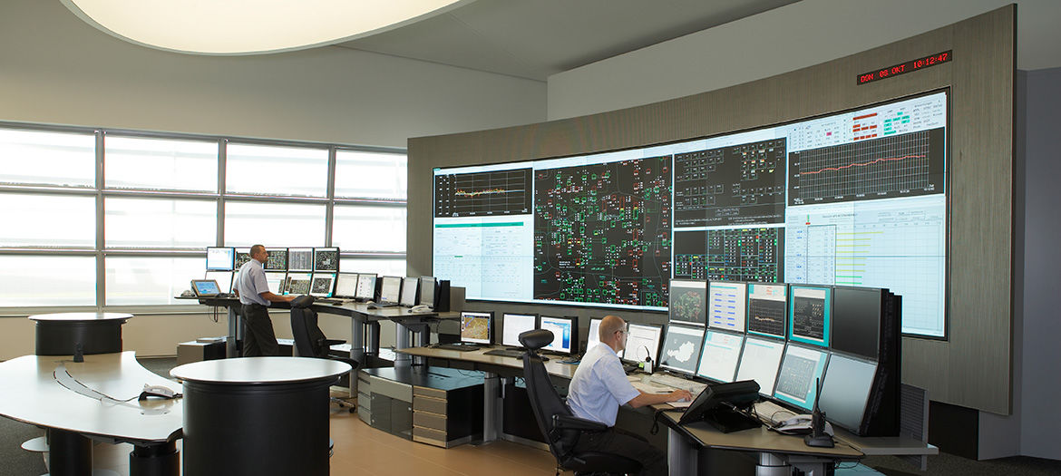 New central control and monitoring center for load balancing in the power transmission network, Austria